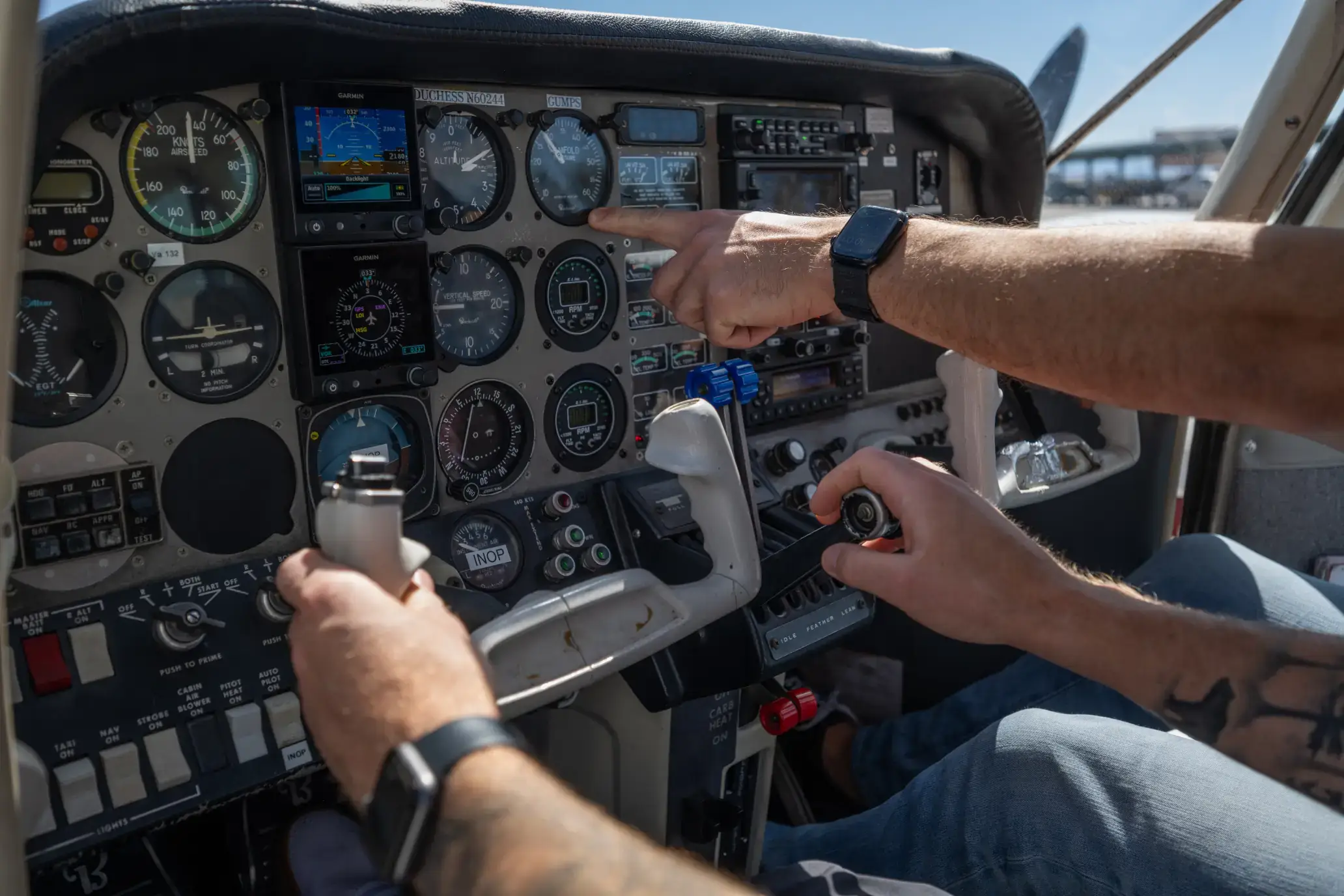 Aircraft cockpit instrument panel