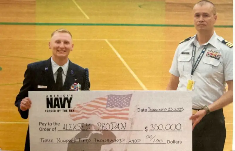 Las Vegas Rancho High School student pilot, receives $350,000 U.S. Navy scholarship